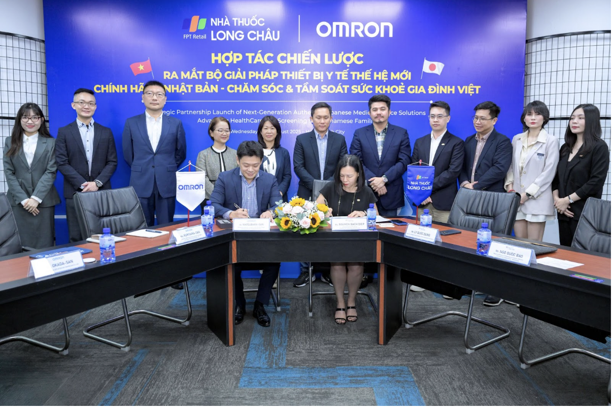 Long Châu và OMRON ra mắt trọn bộ giải pháp tầm soát chăm sóc sức khỏe tại nhà