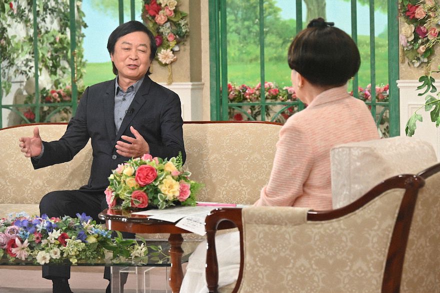 新沼謙治、元バドミントン選手の妻を14年前に亡くす。孫2人と楽しい時間も…妻への想いが募る