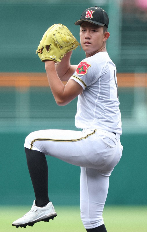 【日大山形－県岐阜商】日大山形の先発・小林＝阪神甲子園球場で2025年8月11日、岩本一希撮影