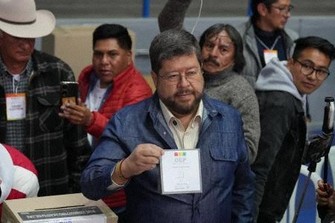 ボリビア大統領選の投票始まる　対米協調の右派先行、政権交代か