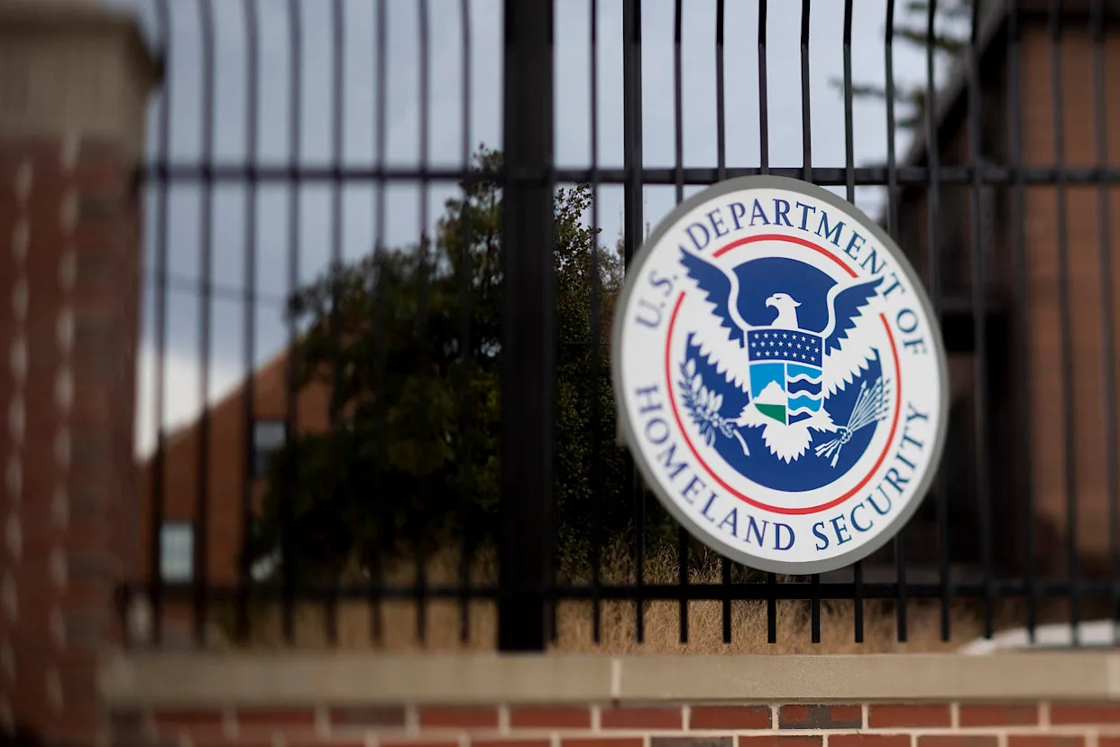 Video shows Colombian TikToker Tatiana Martinez yanked from car during ICE arrest