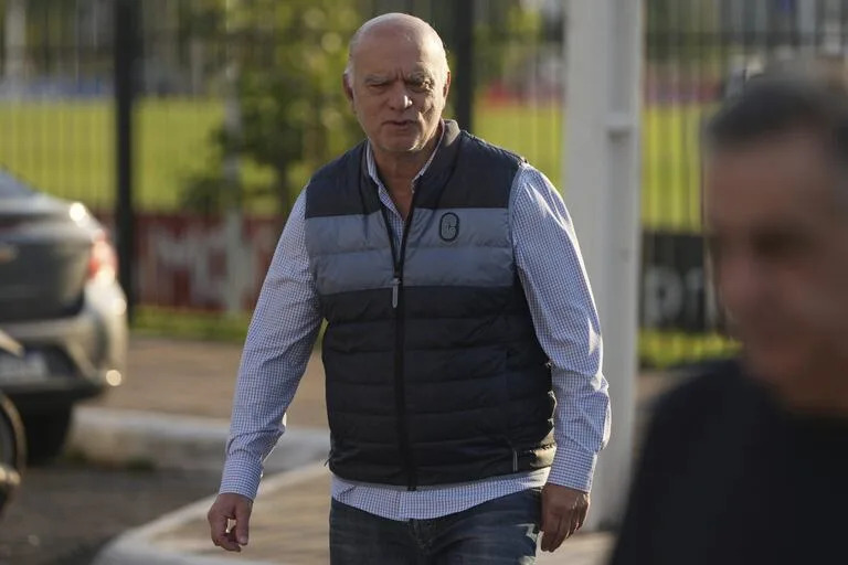 Nestor Grindetti, en las oficinas de Conmebol, en Paraguay: el presidente de Independiente deslindó cualquier responsabilidad que pudiera caberle al club