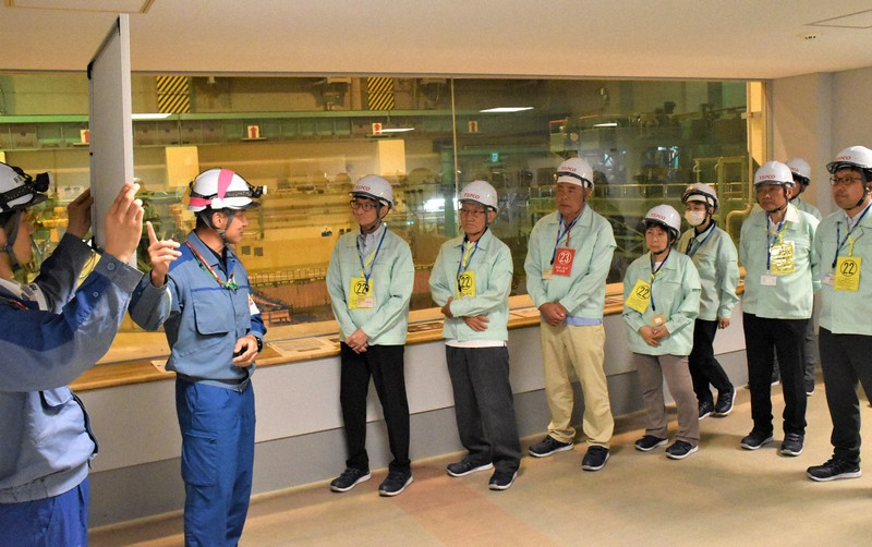 柏崎刈羽原発の地元住民、「空からの侵入心配」　原子炉建屋を視察　