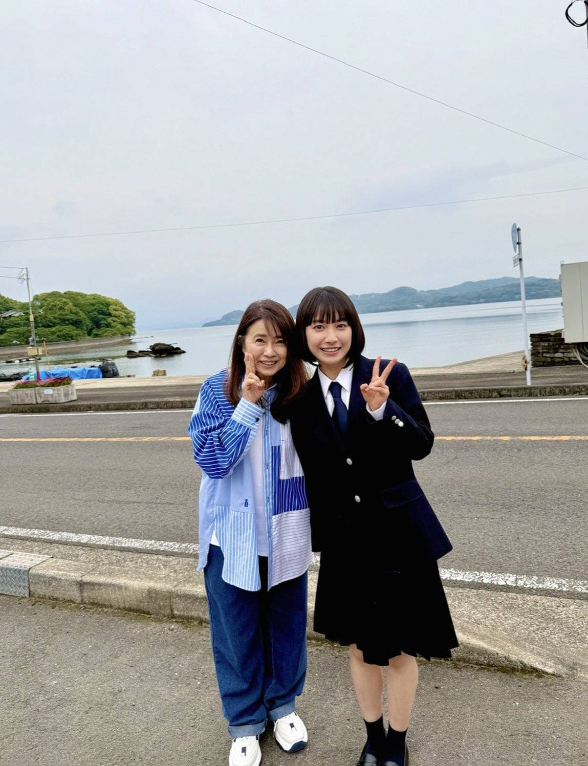 「信じられない」松田優作〝相手役〟から46年…73歳大女優の近影に衝撃！新進気鋭17歳と2ショットに反響「スゲェ…」「ぜんぜん変わらないですね」の声