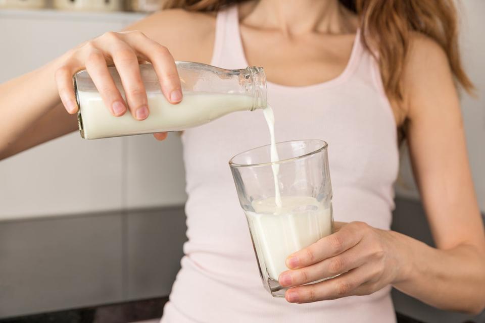 Leche entera o baja en grasa: cuál es la opción más saludable para el corazón