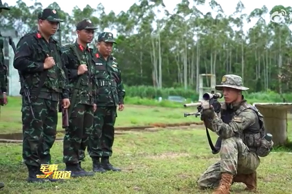 Video quân nhân Việt Nam sử dụng UAV, diễn tập xạ kích ở Trung Quốc