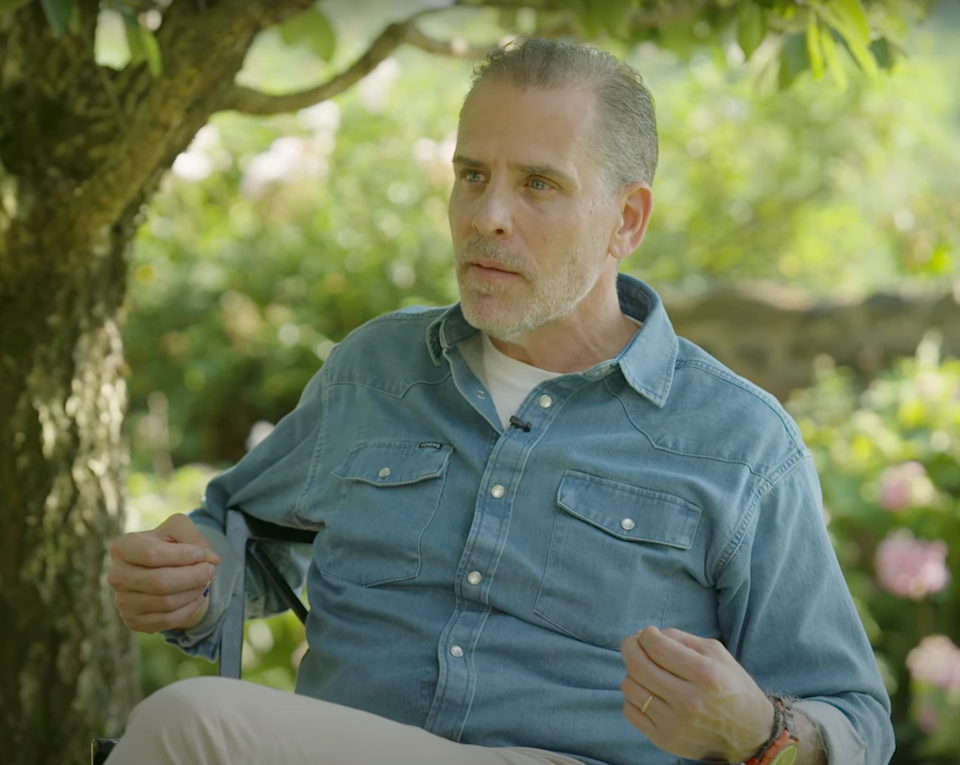 Hunter Biden se sentó con el YouTuber Andrew Callaghan para su entrevista original en julio (Channel 5 with Andrew Callaghan/YouTube)