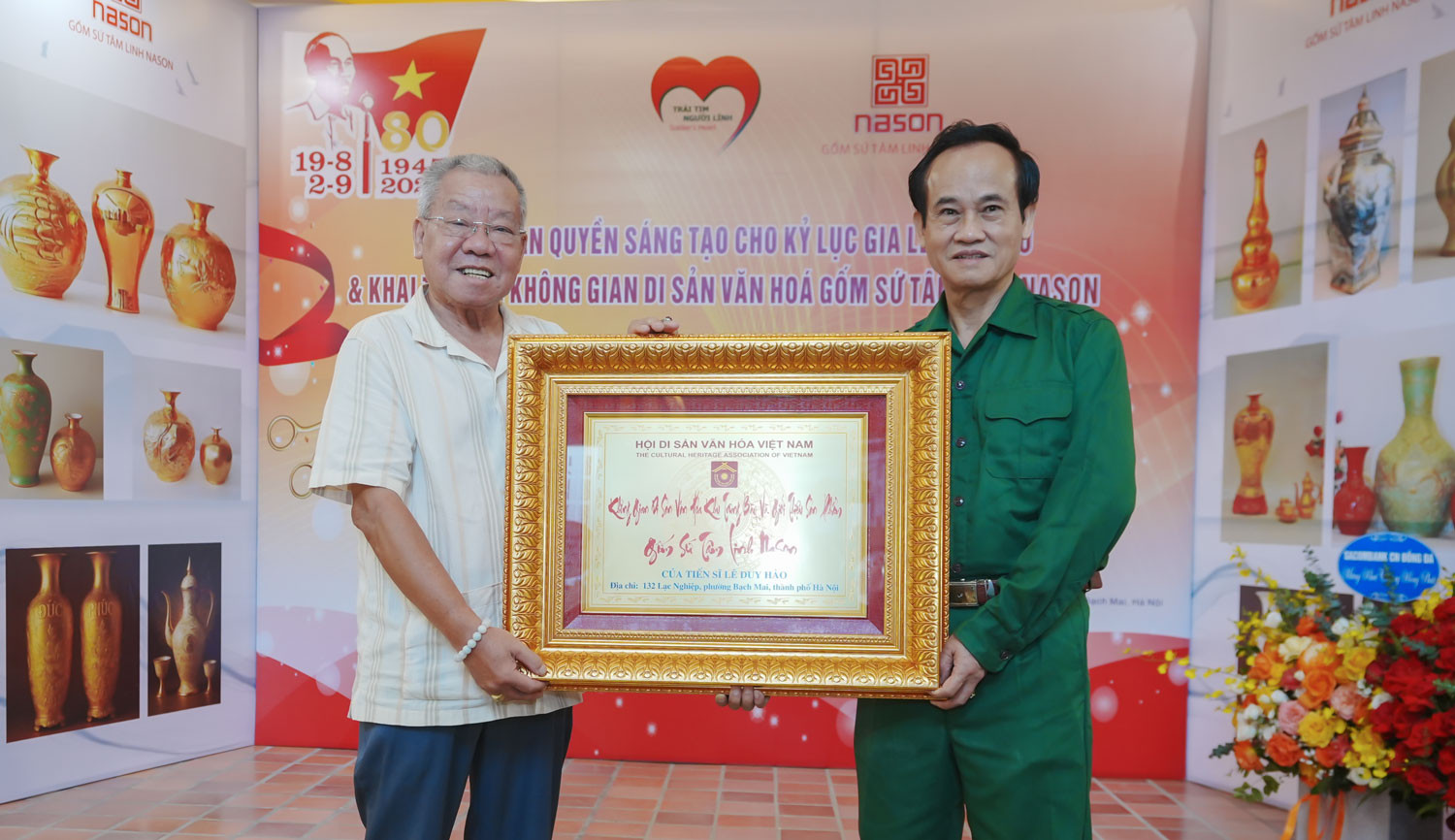 Chiêm ngưỡng sản phẩm gốm phủ vàng nano 24K độc đáo