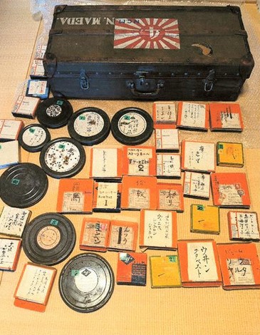 前田直のトランクに入っていたフィルムや観劇日記など=加藤順子さん提供