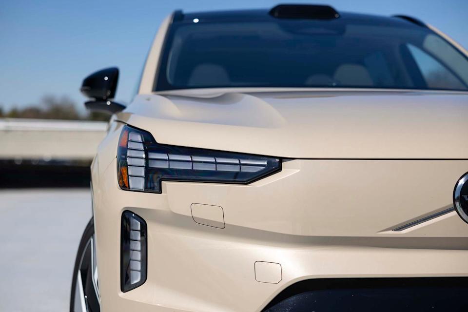 2025 volvo ex90