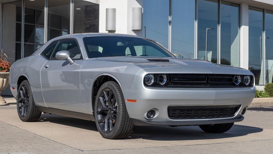 Dodge Challenger V6