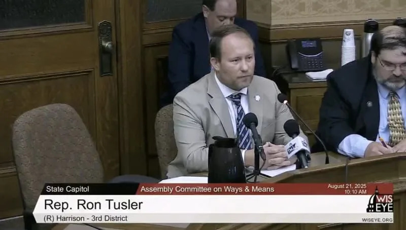 Wisconsin lawmakers push to exempt tips from state income tax