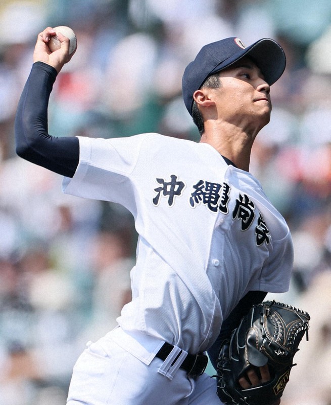 春の悪夢を歓喜に　沖縄尚学右腕・新垣が5回無失点　夏の甲子園