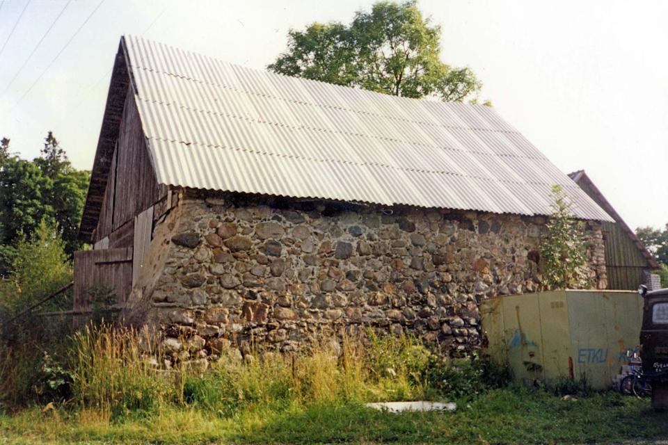 1996 the car in the barn