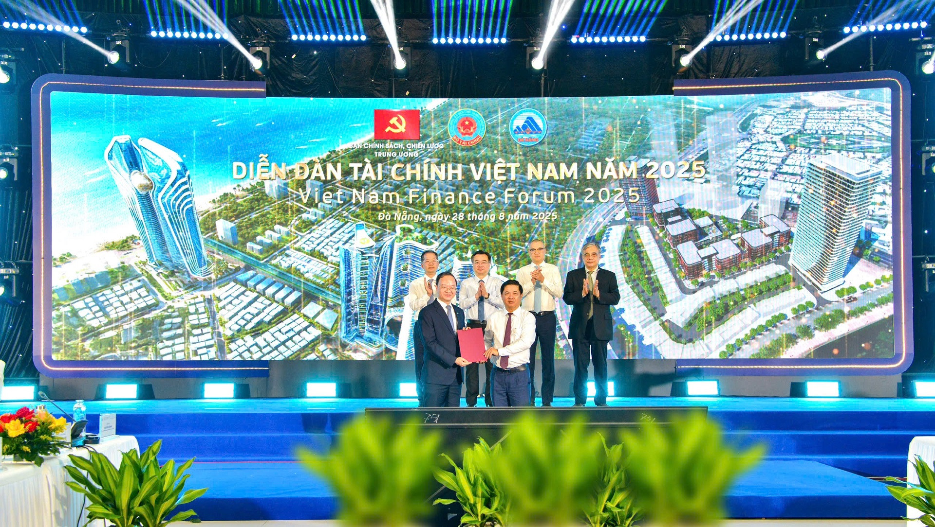 Đà Nẵng hợp tác với Vietcombank phát triển dịch vụ tại IFC Đà Nẵng