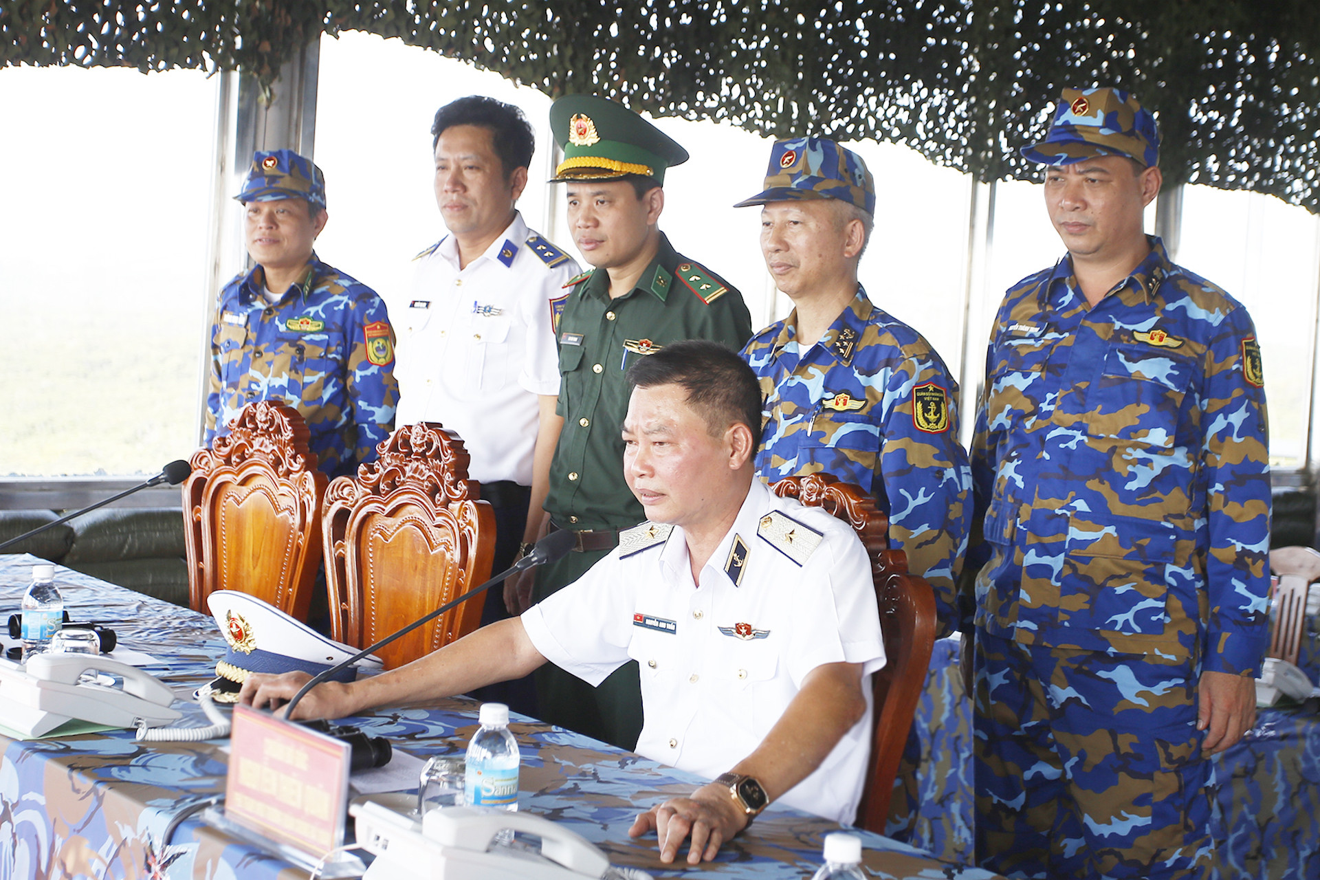 Thượng tướng Nguyễn Văn Nghĩa kiểm tra luyện tập diễu binh trên biển