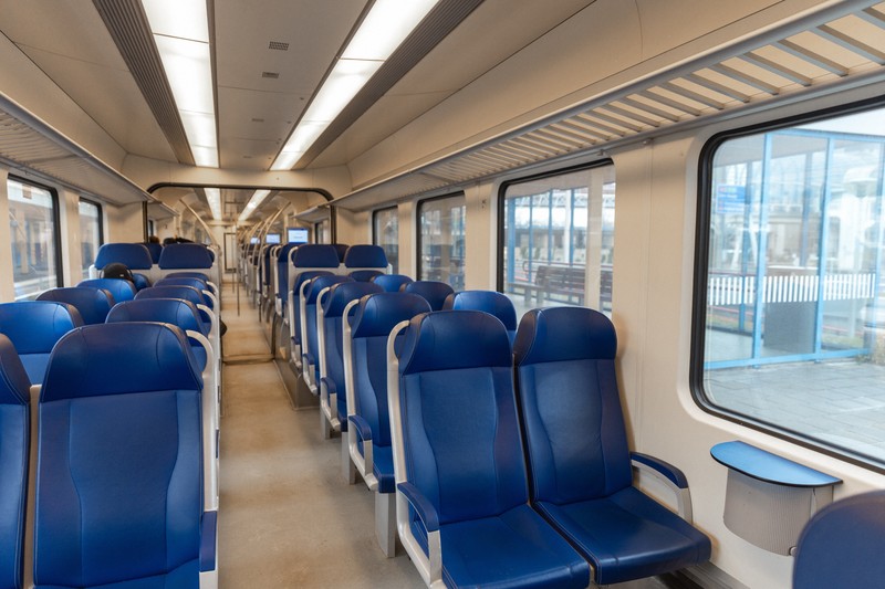 最長9連休の「お盆休み」最初の平日となった12日はSNSに「電車ガラガラ」の投稿があふれた（写真はイメージ）＝ゲッティ