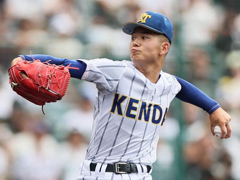 石垣元気と「高い舞台でまた」　復活の健大高崎・佐藤　夏の甲子園