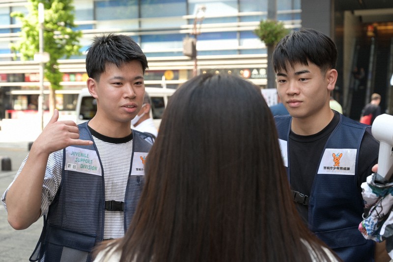 夏休みの「トー横」　学生ボランティア、中高生に声かけパトロール