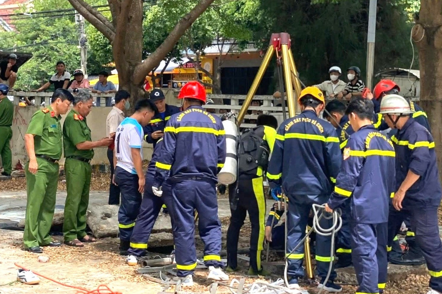 Một công nhân thiệt mạng khi thi công hầm cống nhà thiếu nhi