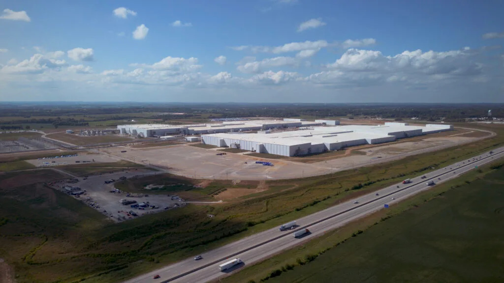 Electric vehicle battery workers in Kentucky begin voting on whether to unionize