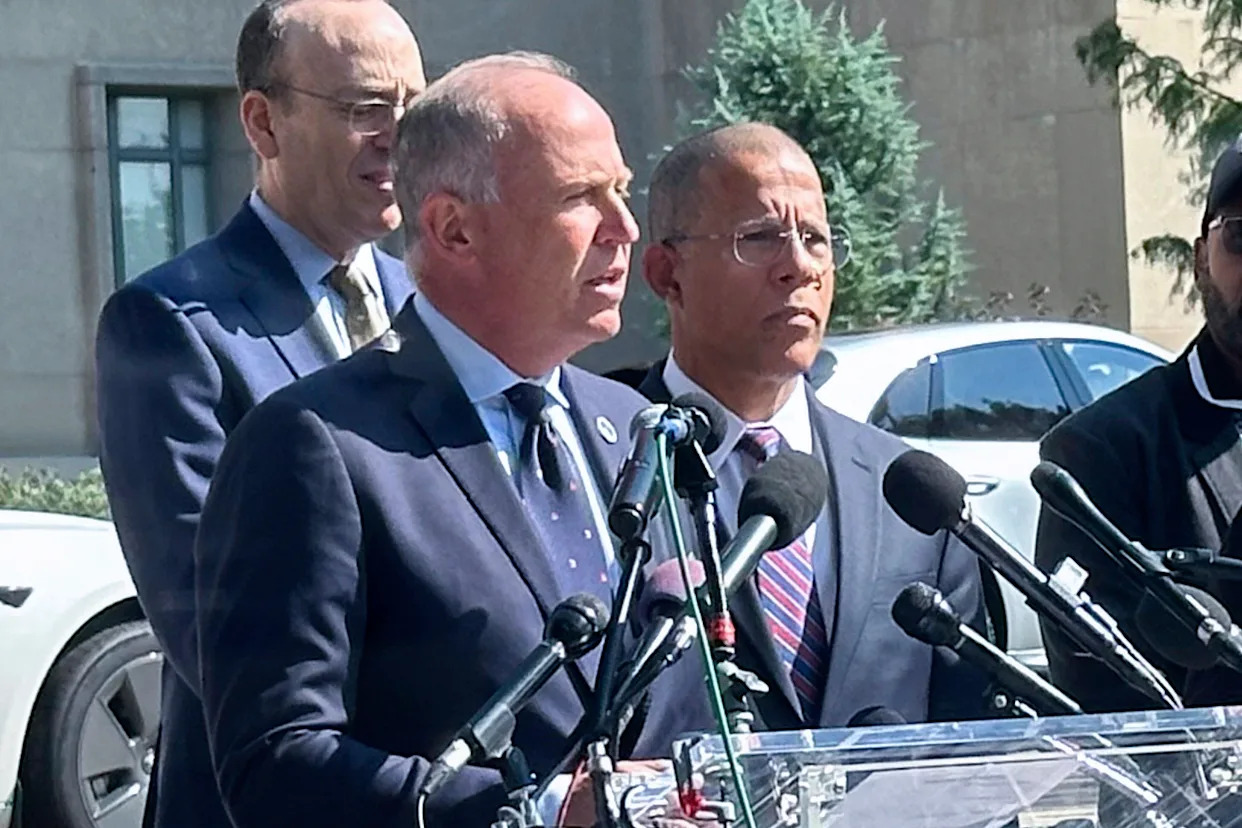 New lawsuit challenges Trump's federal takeover of DC police department as crackdown intensifies