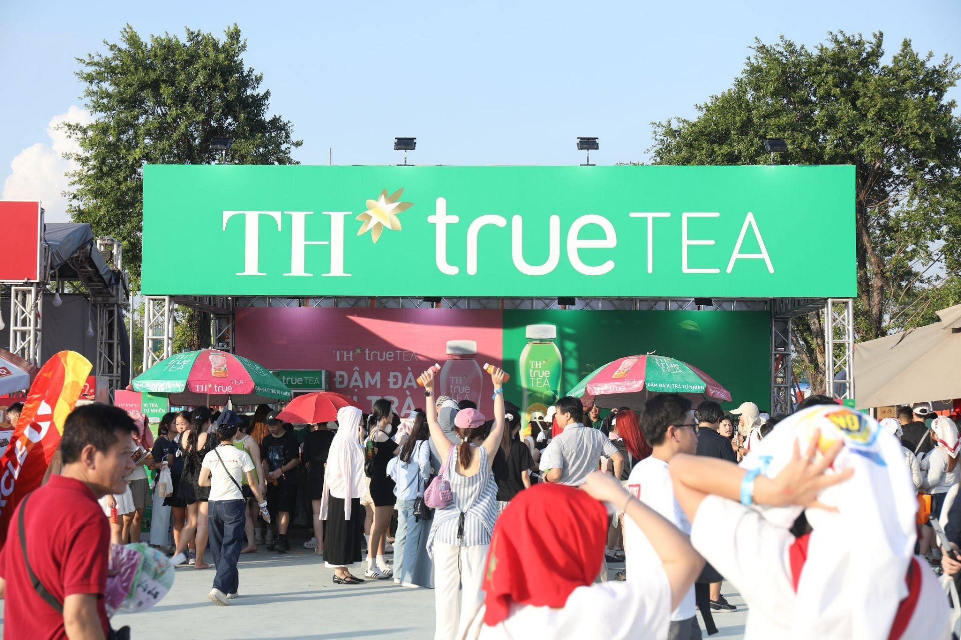 TH true TEA cùng 50.000 khán giả hòa mình vào 2 đại nhạc hội quốc gia
