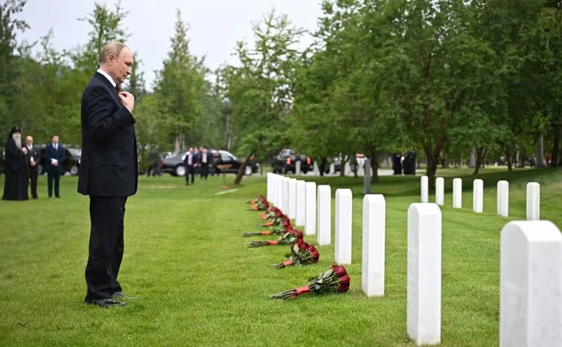 Putin honours Soviet pilots at cemetery in Alaska