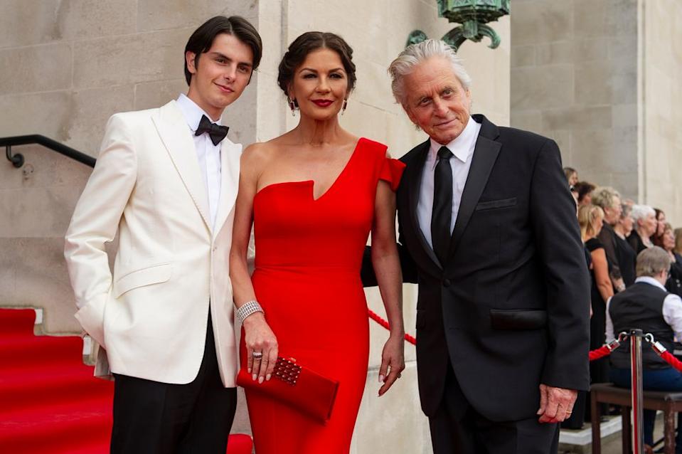 Catherine Zeta-Jones responde a las críticas y explica por qué tener cuatro casas “no es ostentoso”