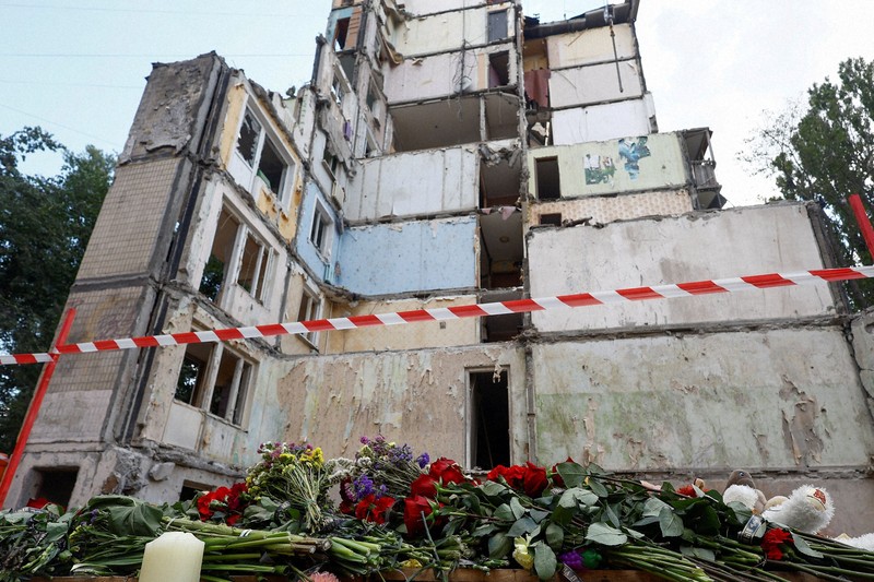 キーウへの大規模攻撃で死者31人　9階建て集合住宅にミサイル直撃