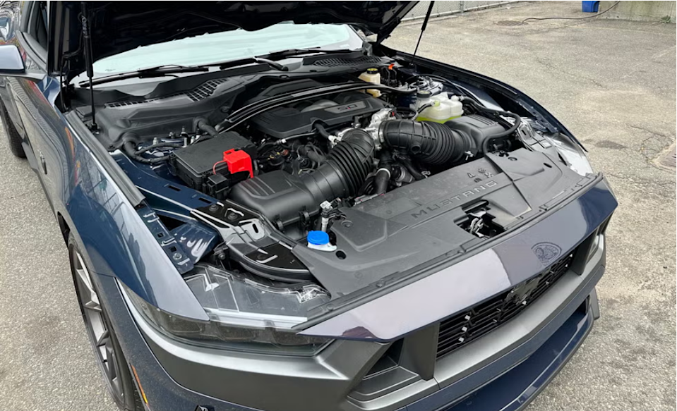 2025 ford mustang dark horse