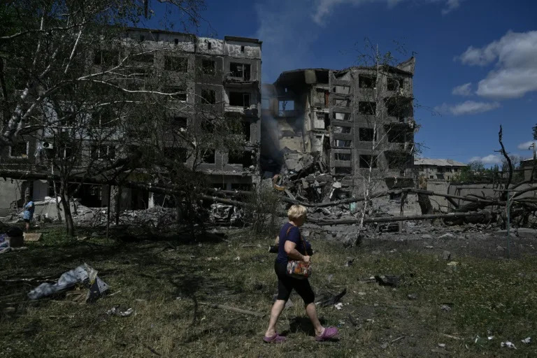 Russia claims more Ukraine land as hopes for summit fade