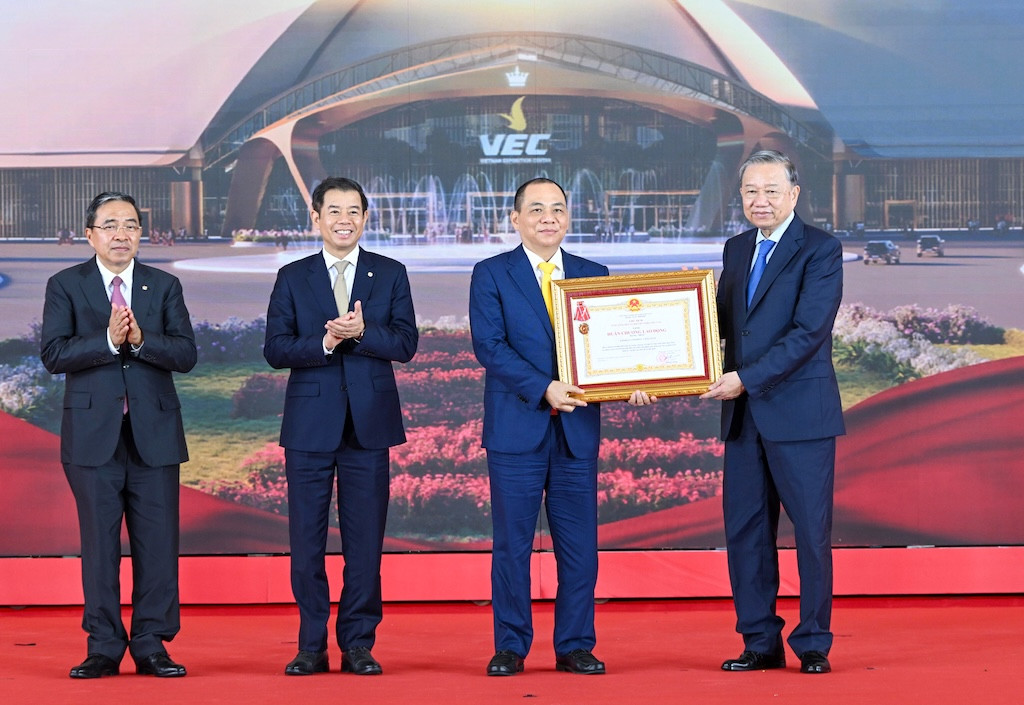 Tập đoàn Vingroup nhận Huân chương Lao động hạng Nhất