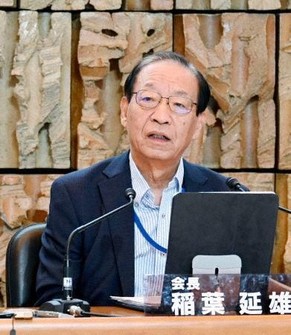 記者会見するNHKの稲葉延雄会長=30日午後、東京都渋谷区