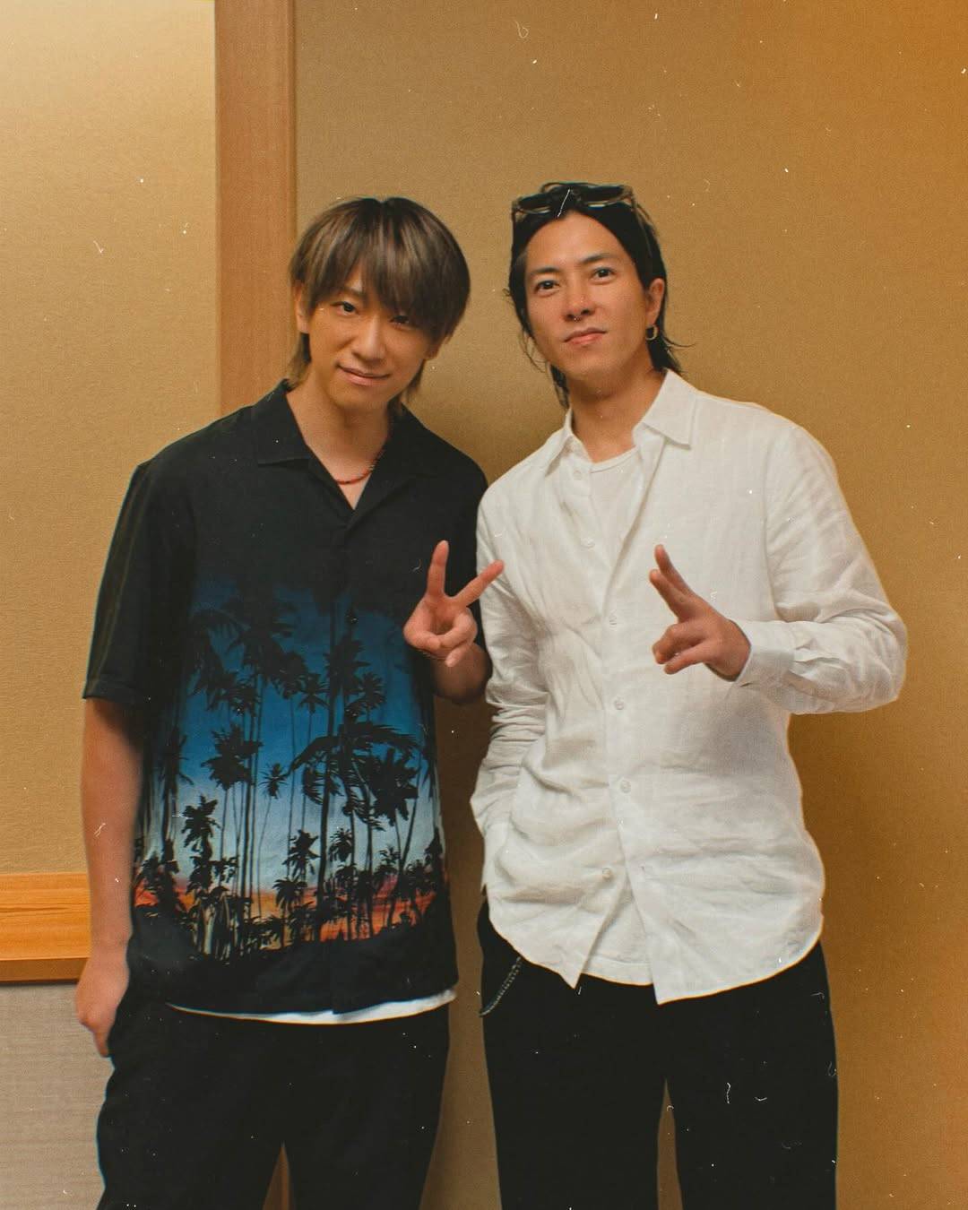 「昔の写真かと思ったら今!?」40歳･山下智久〝再会2ショット〟にSNS衝撃「いくつになってもカッコいいお二人」「私の青春」「胸熱」アイドル時代からの〝仲〟に反響