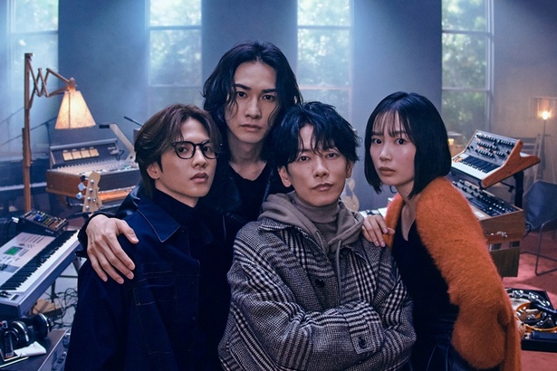 (写真左から)TENBLANKのメンバーを演じる志尊淳、町田啓太、佐藤健、宮崎優