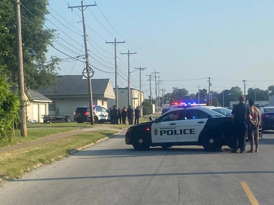 Man arrested after police standoff in Springfield
