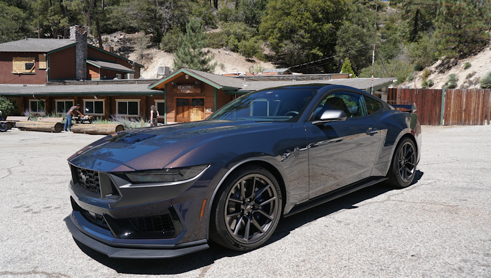 2025 ford mustang dark horse