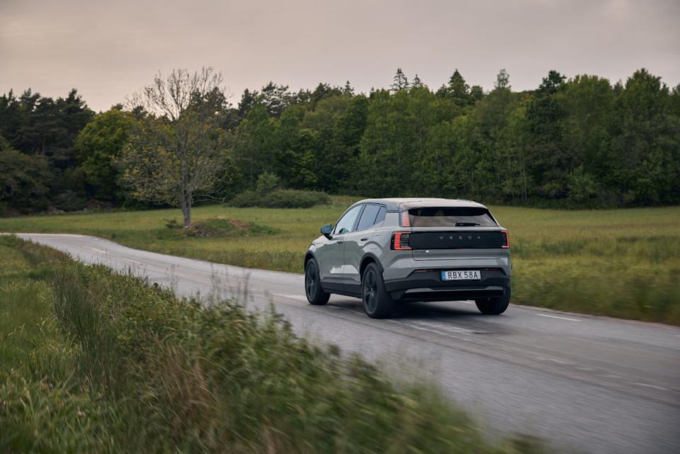 2026 volvo ex30 cross country