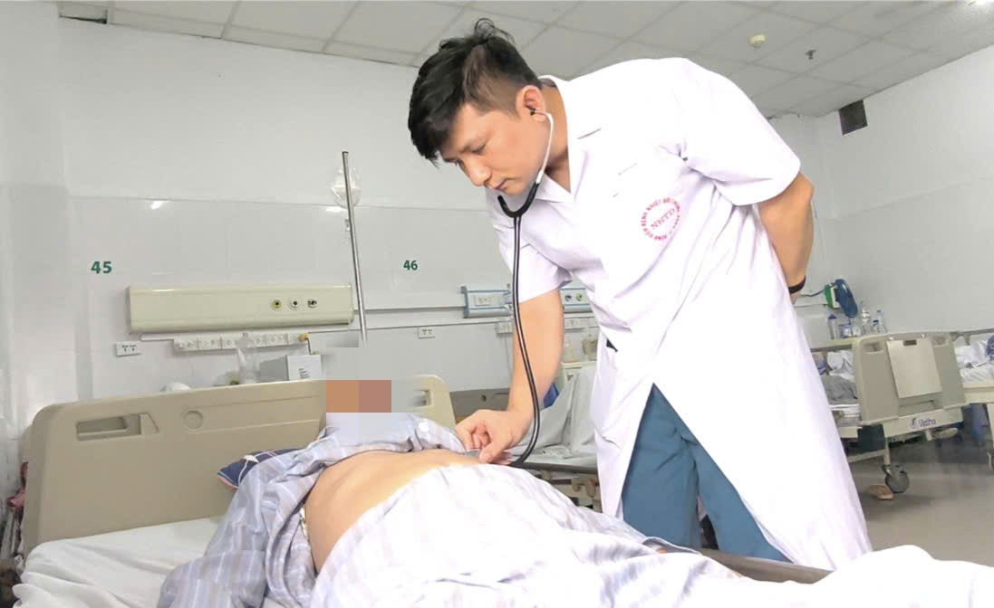 Sốt kéo dài cả năm, người đàn ông từ Đà Nẵng ra Hà Nội tìm nguyên nhân