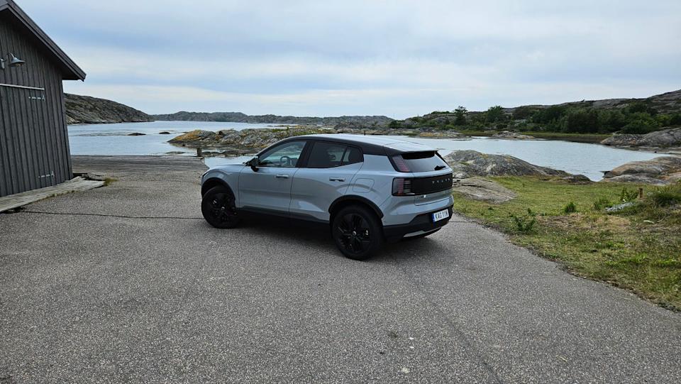 2026 volvo ex30 cross country