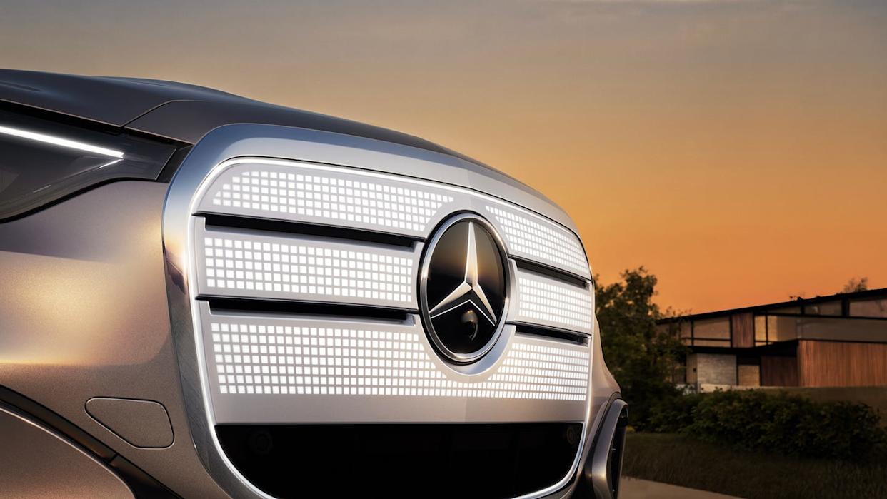 This Glitzy Grille Will Debut on the New GLC EV and Is Inspired by Historic Mercedes-Benz Models