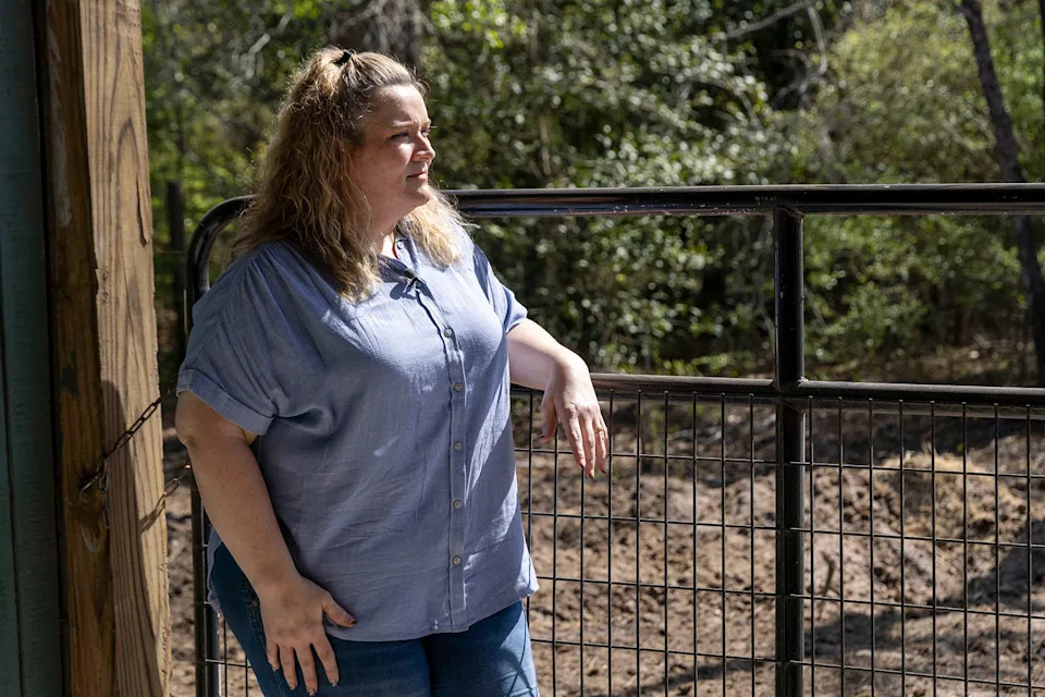 Erin Schaeffer at her home in St. George, Ga. (David Steele for KFF Health News)