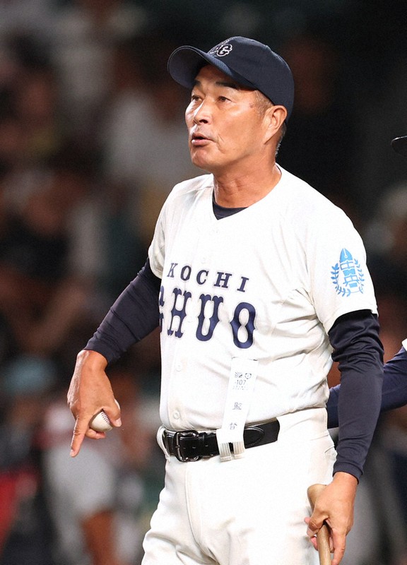最も遅い試合終了　高知中央監督「途中で終わる訳には」　夏の甲子園