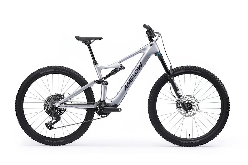 studio image of the Amflow PL Carbon