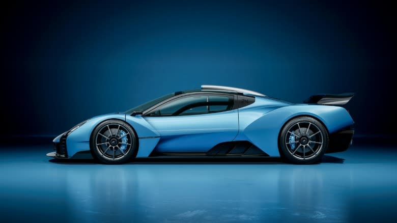 Side view of a blue GMSV Le Mans GTR