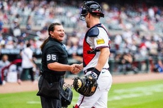 米大リーグで女性初の球審　パウォルさん、塁審に続き