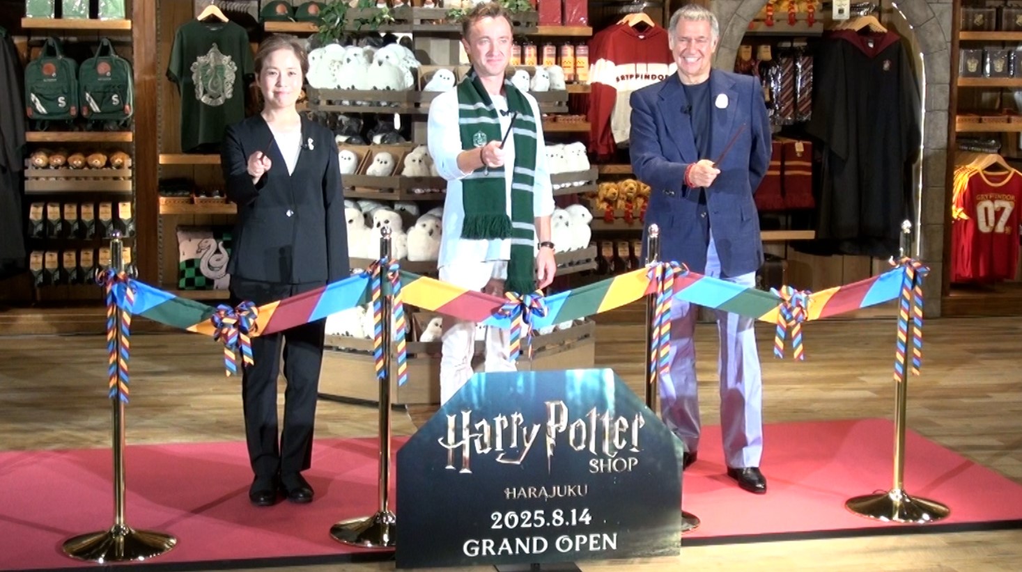 開店前から1200人待ち　熱烈ファンたちが集まる『ハリー・ポッター ショップ 原宿』を取材