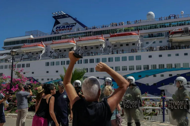 Pro-Palestinian tourist ship protests irk Greek govt