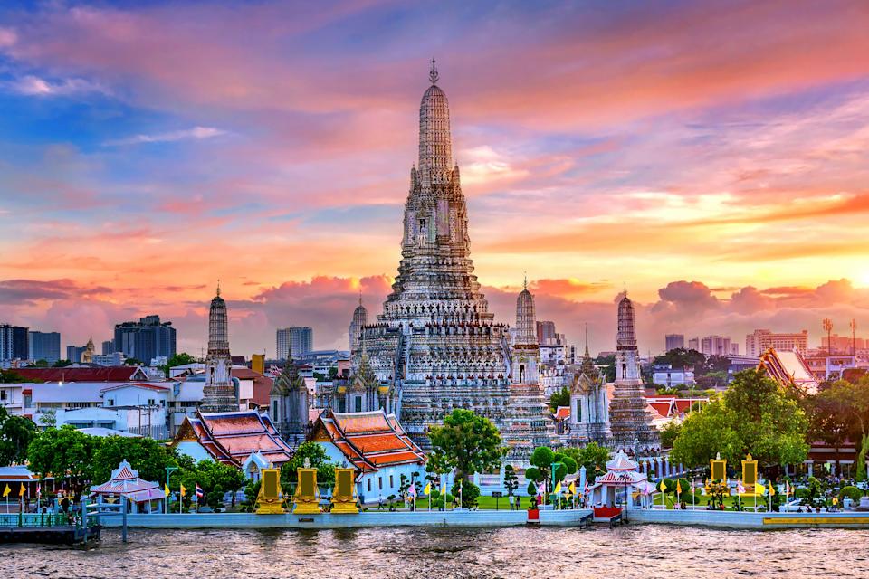 Vista del templo de Wat Arun al atardecer en Bangkok. (Getty Creative)